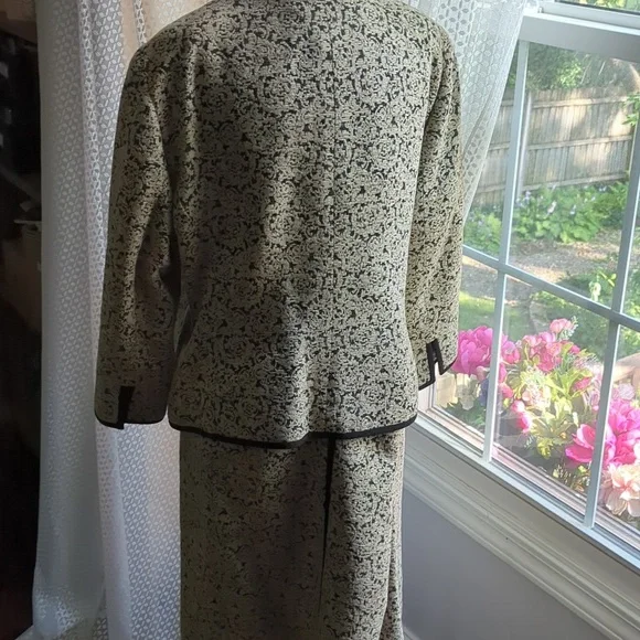 DONCASTER VELVETY BROCADE SKIRT SET SIZE 16